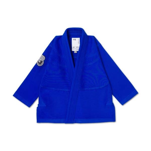 Front view of Albino & Preto BW Essential Kids Gi Royal jacket with black-and-white AP embroidery on the right sleeve.